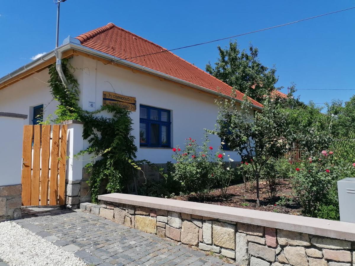 Csenduelo Vendeghaz Apartment Noszvaj Exterior photo
